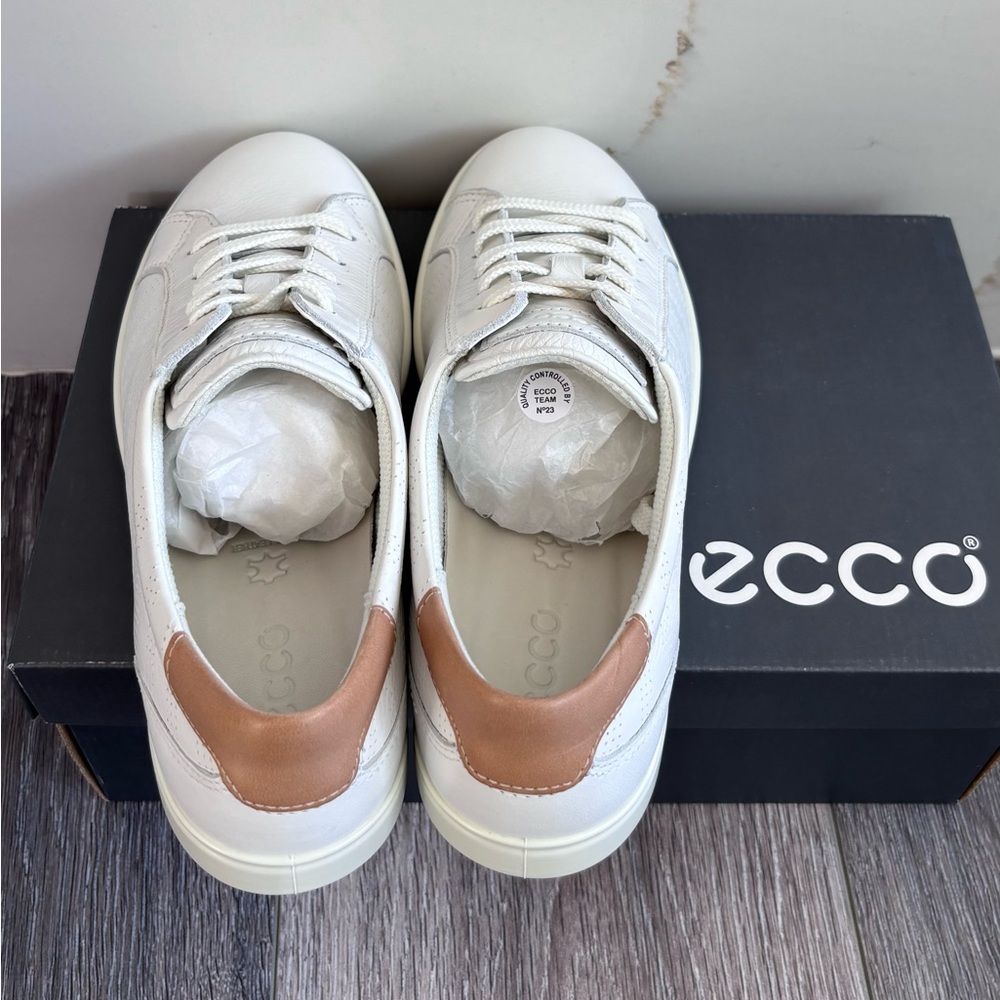 🆕 Ecco Leisure White and Tan Leather Sneakers - Picture 3 of 9